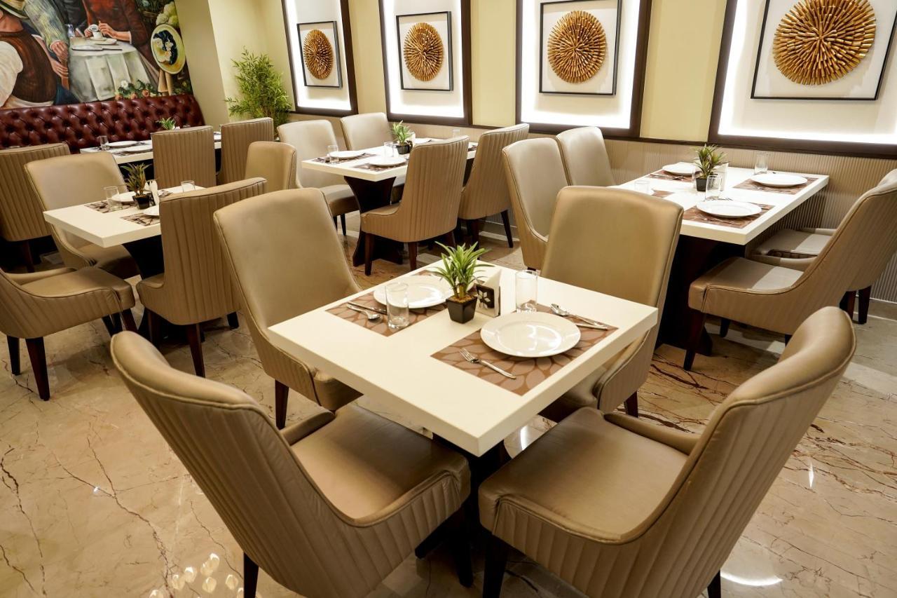 M2 Square By Monday Premium Hotel Нагпур Екстериор снимка