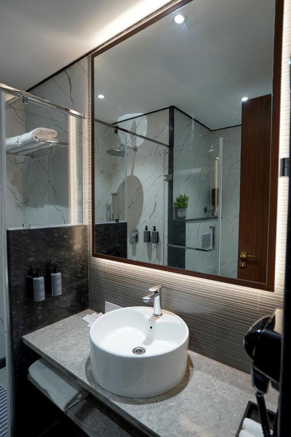 M2 Square By Monday Premium Hotel Нагпур Екстериор снимка