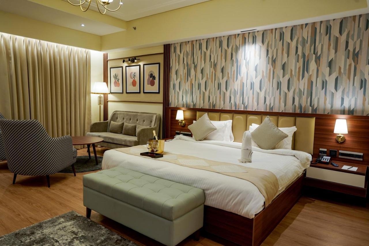 M2 Square By Monday Premium Hotel Нагпур Екстериор снимка