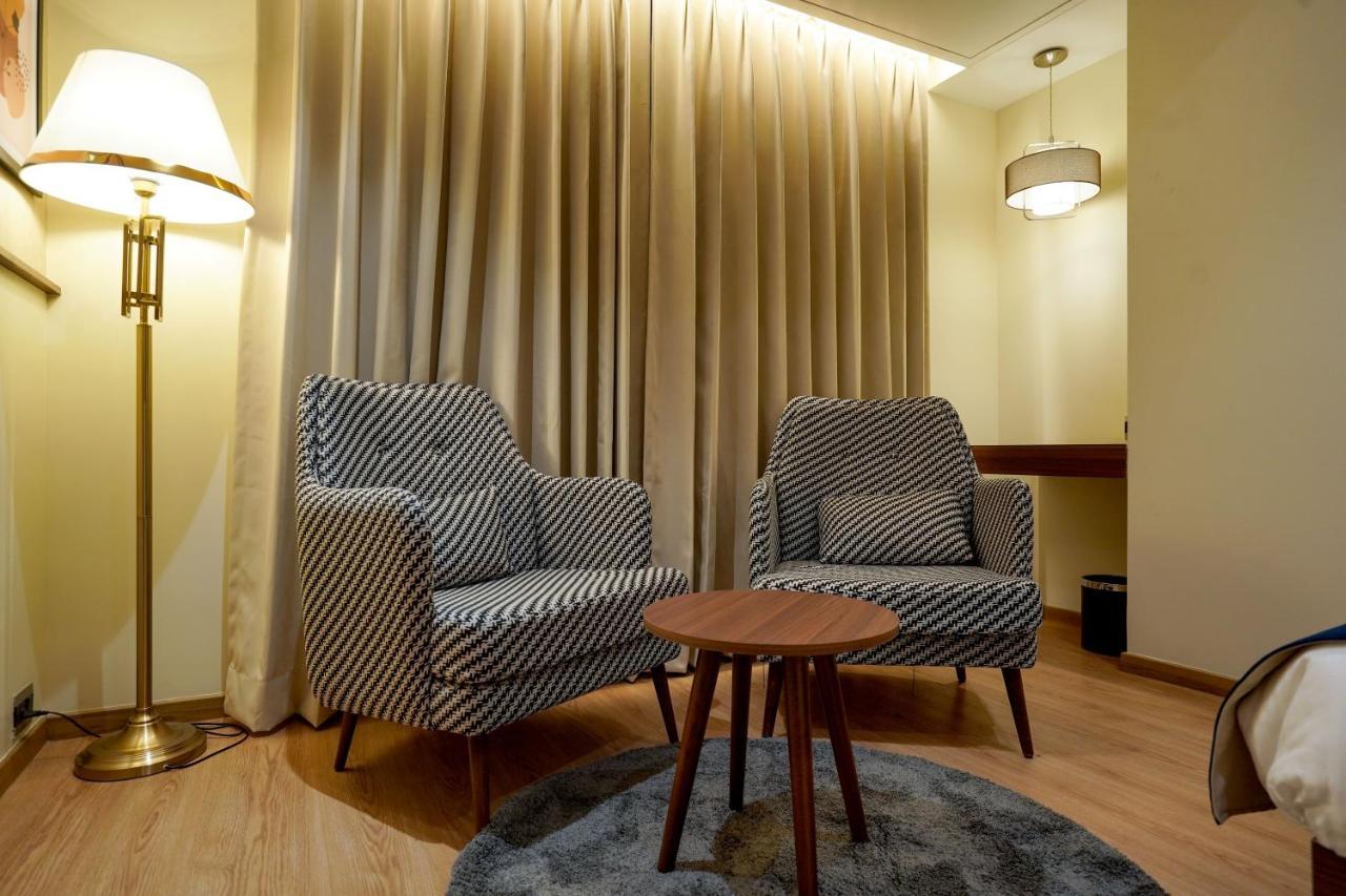M2 Square By Monday Premium Hotel Нагпур Екстериор снимка