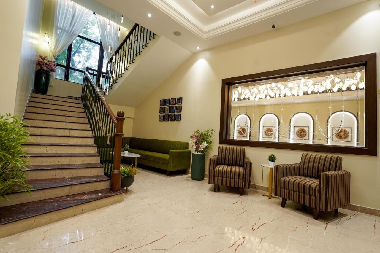 M2 Square By Monday Premium Hotel Нагпур Екстериор снимка
