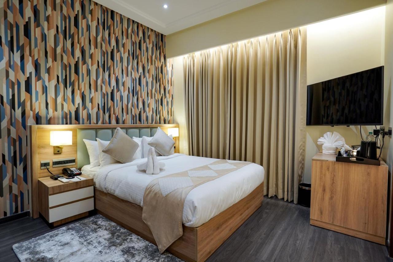 M2 Square By Monday Premium Hotel Нагпур Екстериор снимка