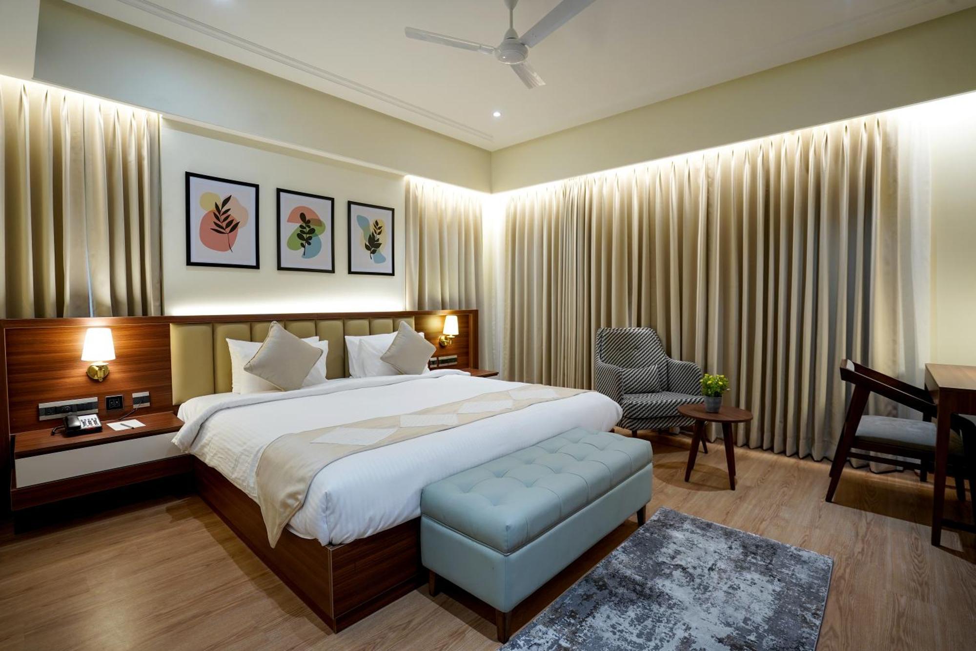 M2 Square By Monday Premium Hotel Нагпур Екстериор снимка